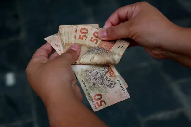 Governo anuncia Auxílio Brasil que substitui Bolsa Família