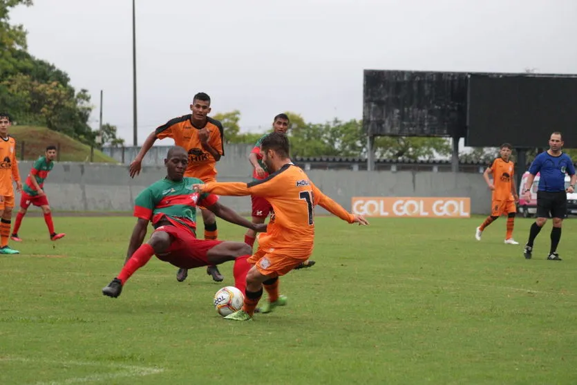 Laranja Mecânica faz 6 na Portuguesa e sobe na tabela