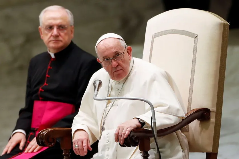 "Mundo precisa de menos fuzis", diz Papa Francisco