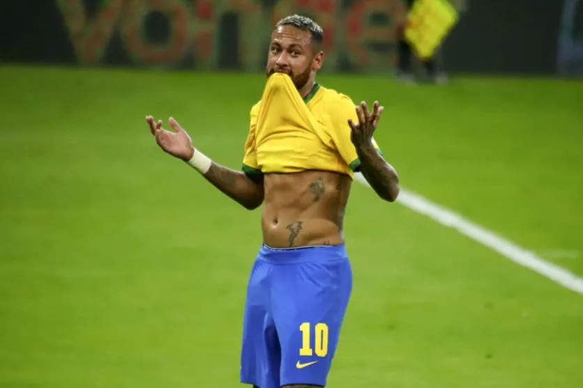 Neymar rebate críticas que sofre fora de campo: 'Me deixa'