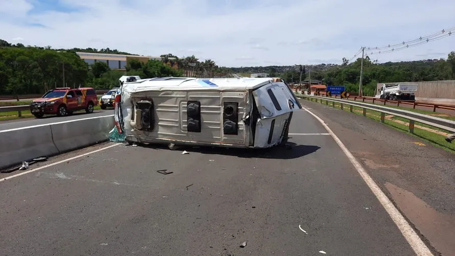 O acidente foi entre Tamarana e Londrina, o motorista ficou ferido