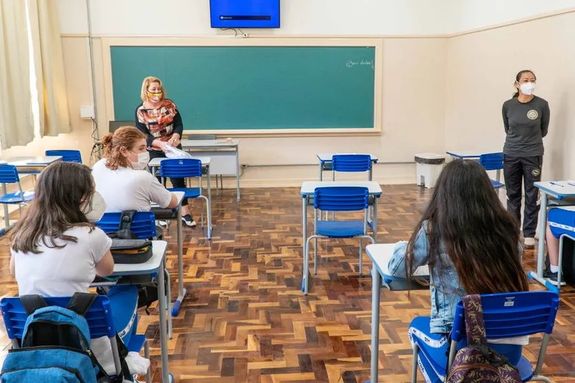 Paraná encerra aulas online; ensino presencial é prioridade