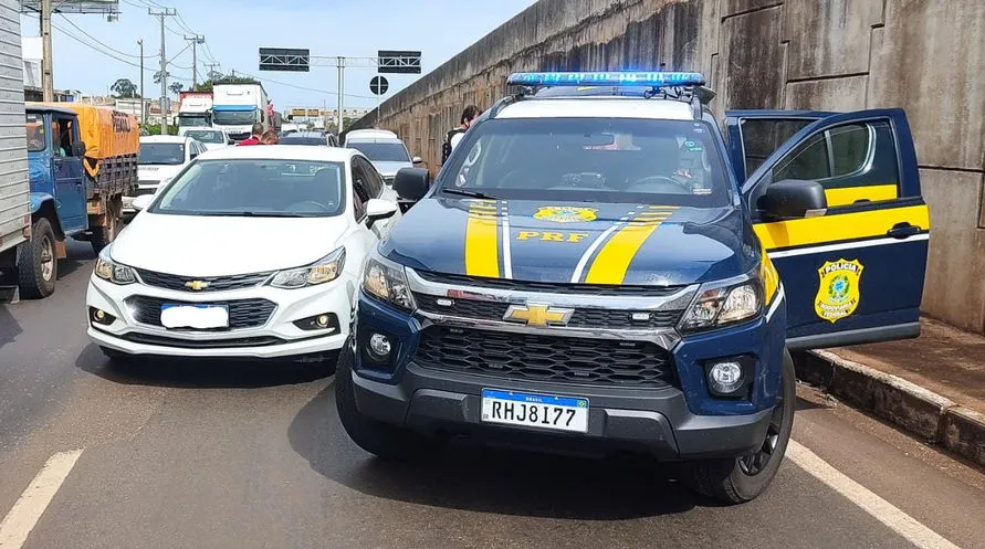 Veículo roubado foi recuperado em Maringá pela PRF