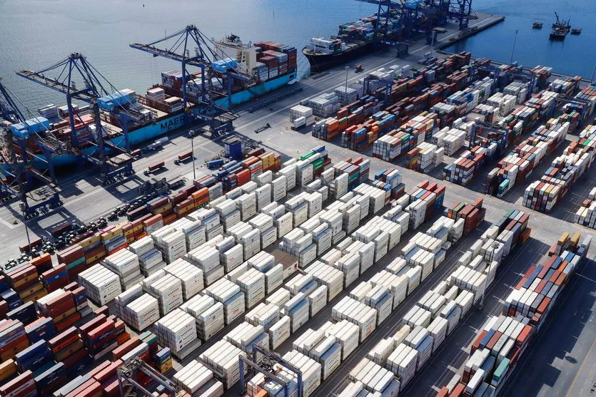 Volume de carga aumenta 13% no Porto de Paranaguá em 2021