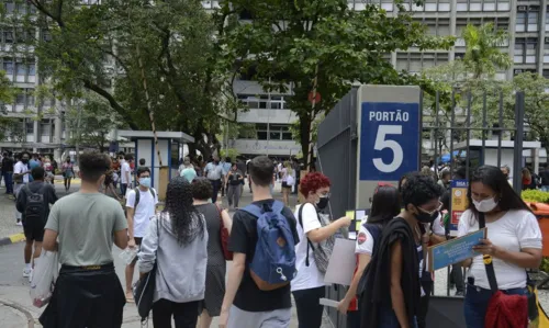 1º dia do Enem começa com redação e ciências humanas