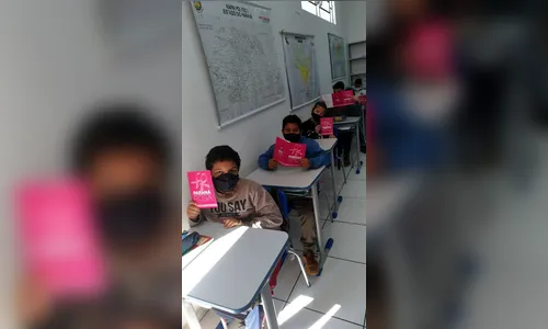 Ação do Outubro Rosa envolve alunos de escola municipal