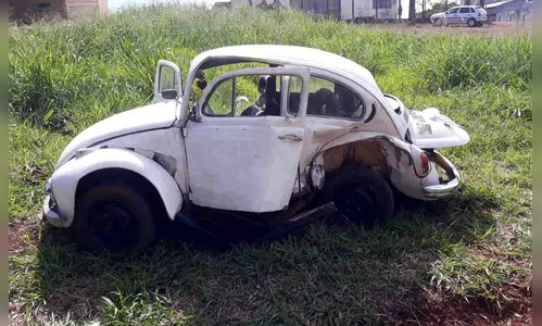 Batida entre dois carros deixa uma pessoa ferida na PR-466