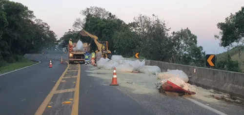 Acidente interdita parte da pista na BR 376 em Ortigueira