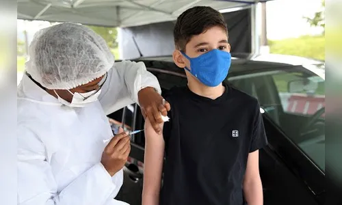 Adolescentes serão vacinados a partir desta sexta-feira