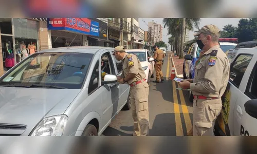 Agentes promovem Semana Nacional de Trânsito em Arapongas