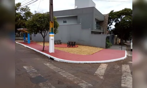 Arapongas finaliza instalação de praça na Rua Corruíra