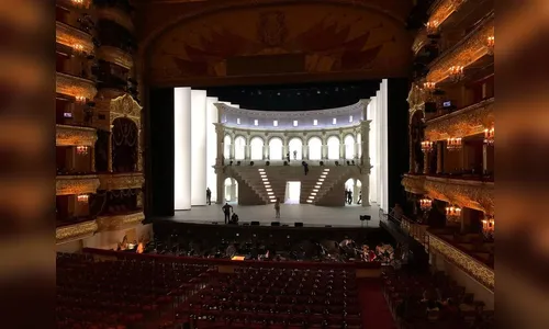 Ator do Teatro Bolshoi morre no palco após acidente