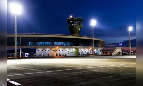 Avião com 111 pessoas derrapa durante pouso em Maringá