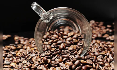 Beber 2 cafés e 2 chás reduz risco de demência e derrame