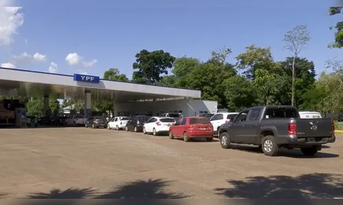 Brasileiros formam fila para abastecer na Argentina