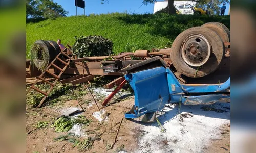 Caminhão desgovernado atinge carro na PR-483 e deixa feridos