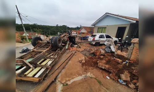 Caminhão desgovernado deixa três crianças feridas no Paraná