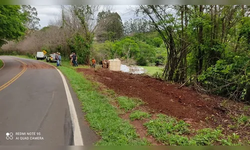 Caminhão tomba entre Marilândia do Sul e Rio Bom