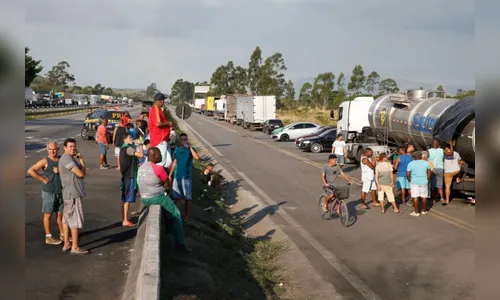 Caminhoneiros cogitam greve por conta do preço do diesel