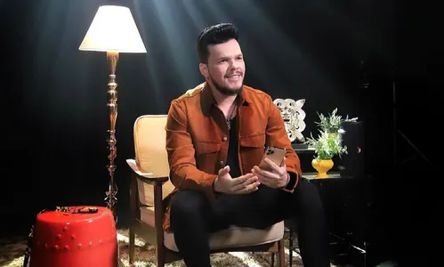 Cantor sertanejo sofre fratura ao se envolver em acidente