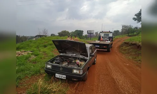 Carro furtado pela manhã é encontrado sem bateria pela PM