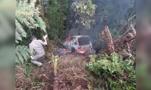 Carro pega fogo na Estrada da Graciosa e deixa um morto