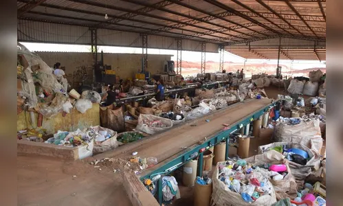 Casal é preso após furto de recicláveis no aterro sanitário