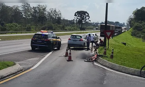 Ciclista morre atropelada por caminhão em rodovia no Paraná
