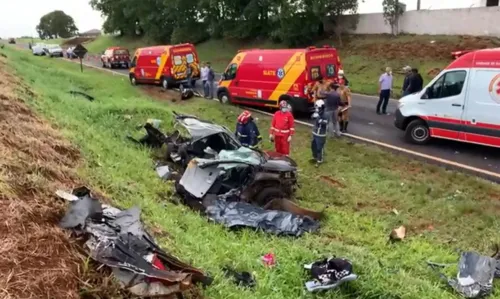 Cinco pessoas morrem após batida entre dois carros no Paraná