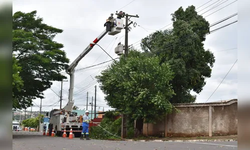 Copel segue recuperando redes afetadas pelo temporal no PR