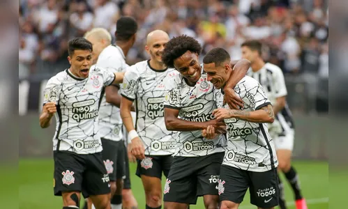 Corinthians vence Santos e entra no G-4 do Brasileirão