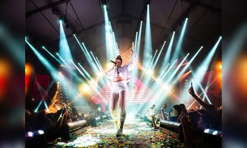 Deolane Bezerra, viúva de MC Kevin, estreia como DJ em SP