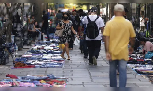 Desemprego cai para 13,2% no novo trimestre, segundo IBGE