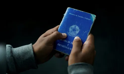 Desemprego no país recua para 13,7% no trimestre maio-julho