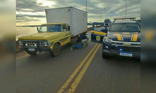 Em menos de 30 min, PRF recupera caminhão de mudanças no PR