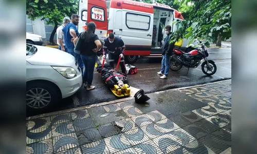 Entregador é socorrido após sofrer queda em Apucarana