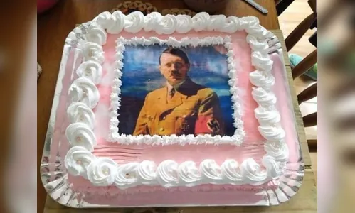 Estudante comemora aniversário com imagem de Hitler no bolo