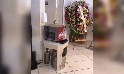 Familiares 'festejam' em velório de idoso em Londrina