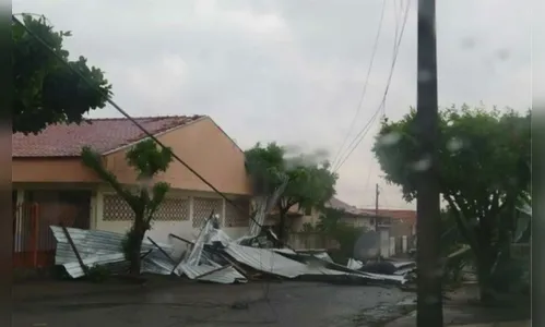 Fortes chuvas deixam mais de 77 mil imóveis sem luz no PR