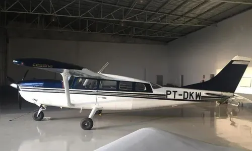 Grupo armado invade aeroporto e rouba avião em Foz do Iguaçu