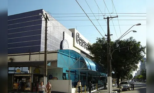 Homem desaparecido é achado preso em elevador do Carrefour