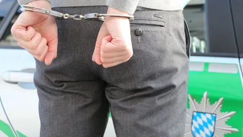 Homem é preso por simular próprio sequestro e extorquir mãe