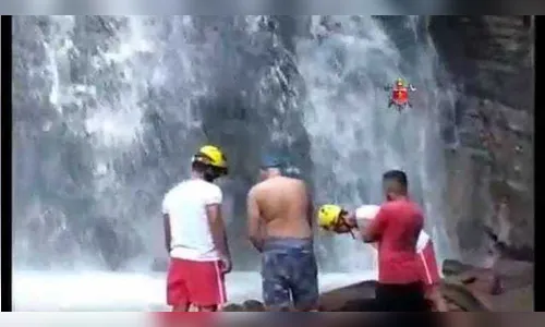 Homem morre após tentar tirar selfie em cachoeira