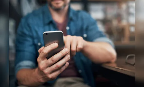 Homem vende esposa por R$ 180 para comprar um celular