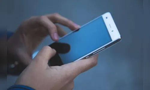 Homem é preso por armazenar pornografia infantil  no celular