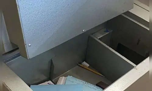 Ladrão arromba residência e furta cofre em Jardim Alegre