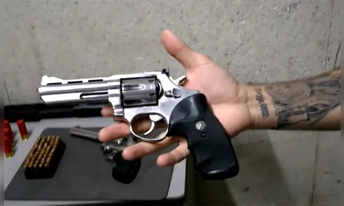 Neto furta revólver calibre 38 da casa dos avós
