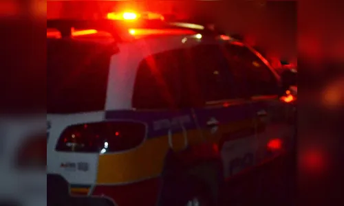 Ladrão furta vaso sanitário e pia de campo de futebol