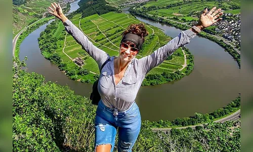 Influencer morre ao cair de penhasco após tentar tirar foto