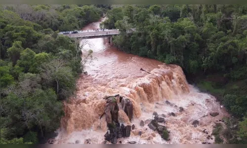 Jovem desaparece após sofrer acidente de moto em ponte no PR